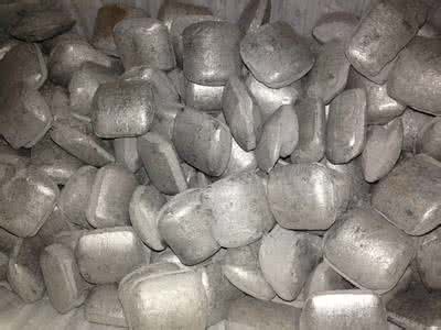 一位發(fā)言人表示，巴西淡水河谷（Vale）正在重新評估其在新喀里多尼亞虧損的鎳業(yè)務(wù)，這是上月新上任的首席執(zhí)行官Fabio Schvartsman對表現(xiàn)不佳資產(chǎn)進(jìn)行廣泛考核的一部分。